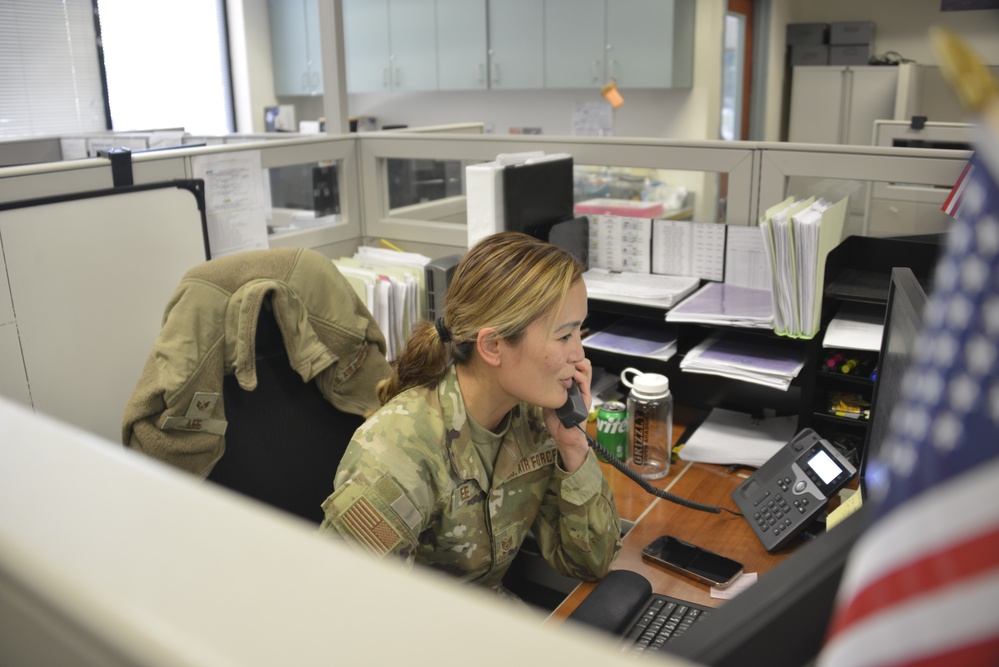 Airmen ensure financial readiness