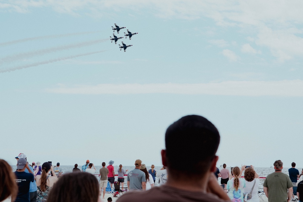 Thunderbirds bring ‘thunder’ to Thunder Over the Sound Airshow