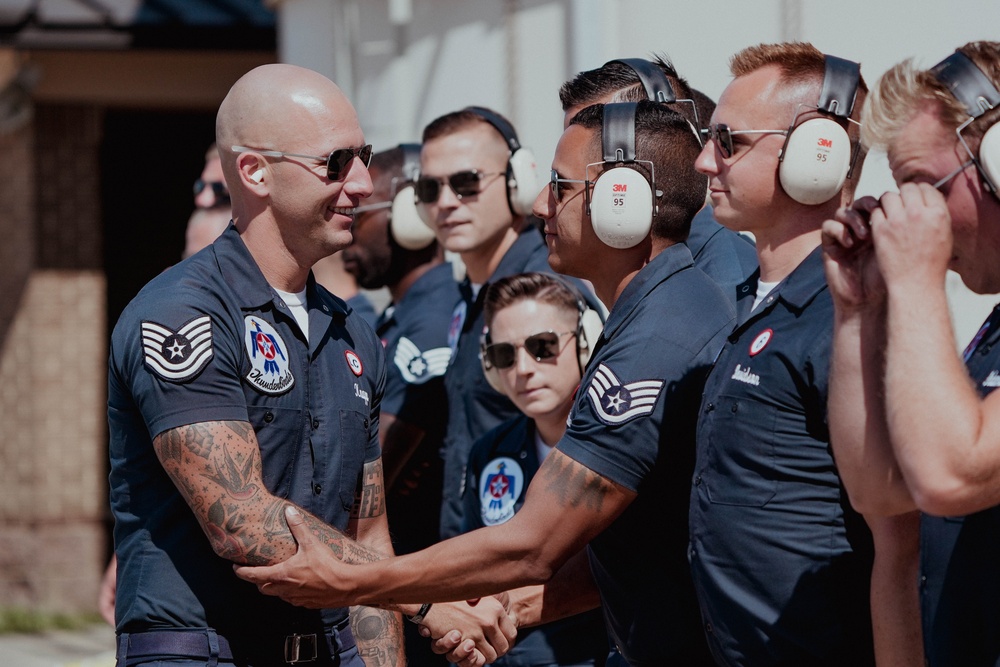 Thunderbirds bring ‘thunder’ to Thunder Over the Sound Airshow