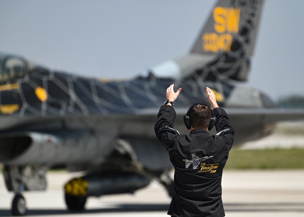 F-16 Viper Demo team arrives at FAMEX 2023