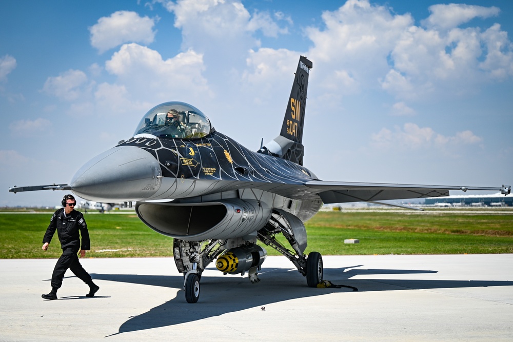 F-16 Viper Demo team arrives at FAMEX 2023