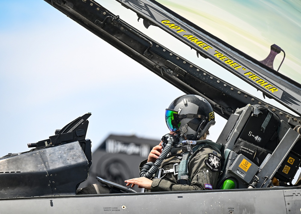 F-16 Viper Demo team practices for FAMEX 2023