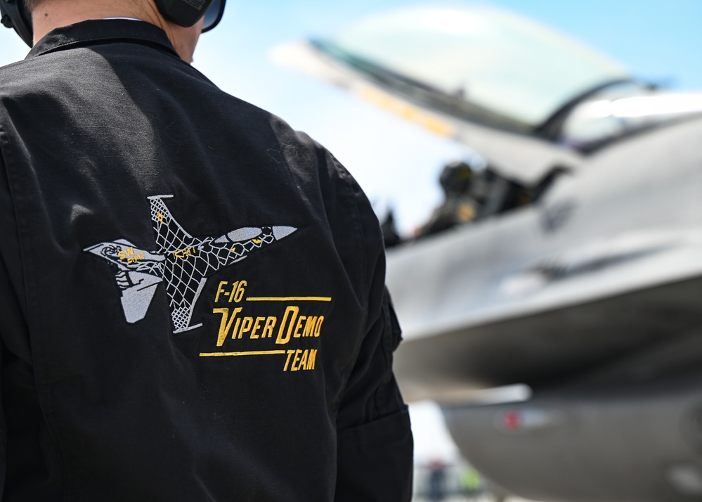 F-16 Viper Demo team practices for FAMEX 2023