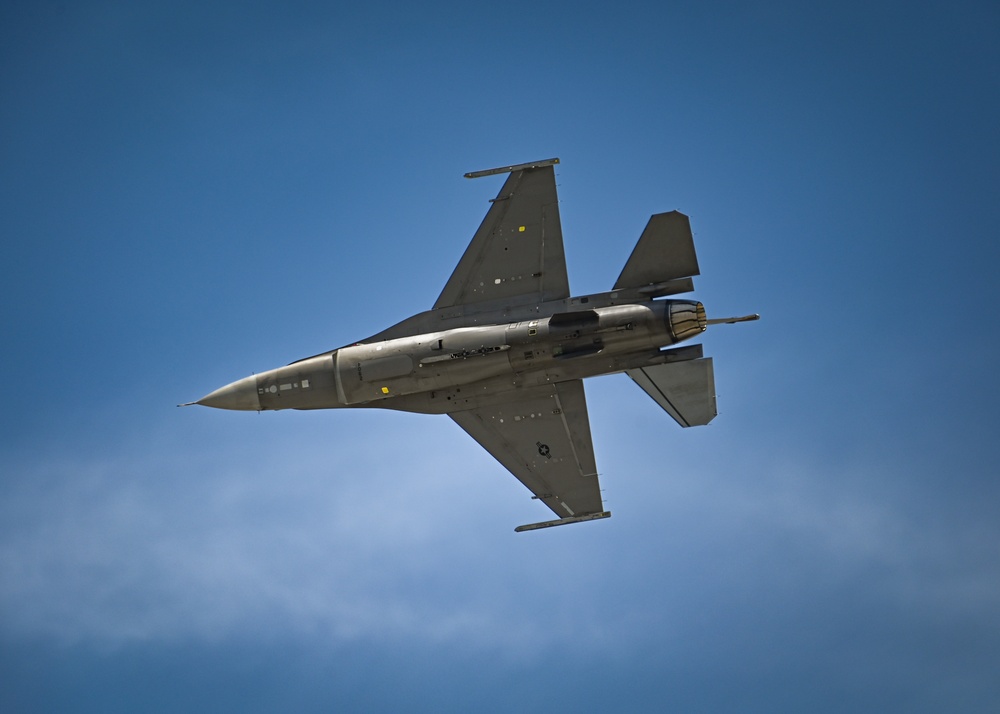 F-16 Viper Demo team practices for FAMEX 2023