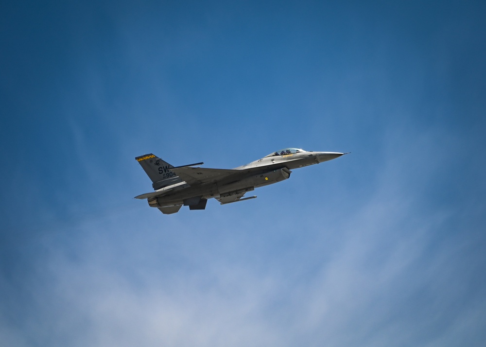 F-16 Viper Demo team practices for FAMEX 2023