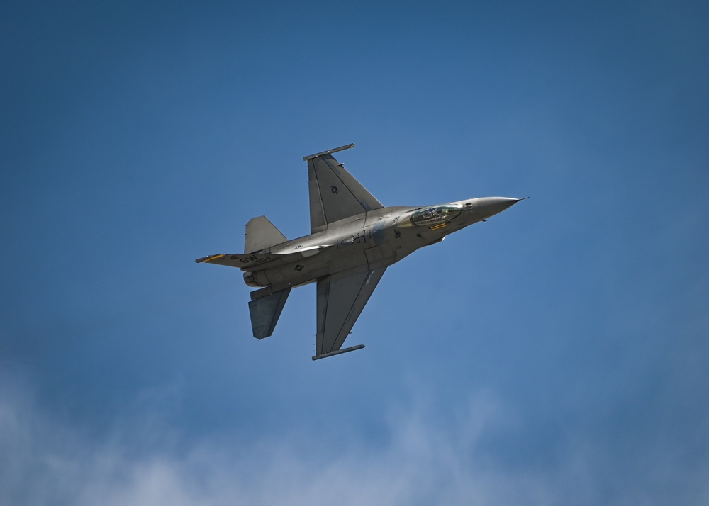 F-16 Viper Demo team practices for FAMEX 2023