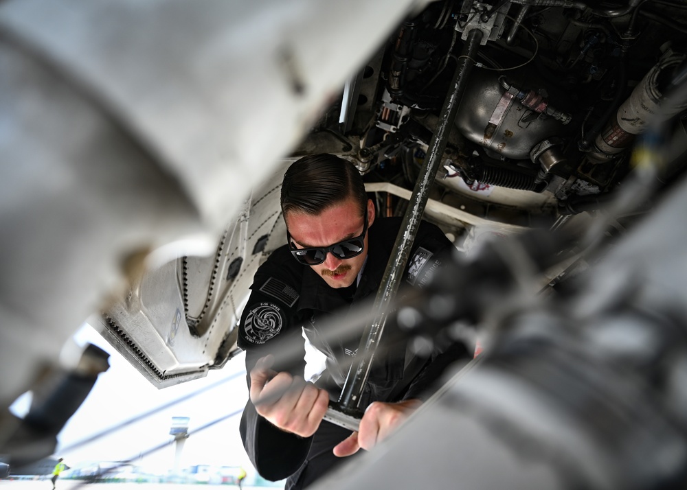 F-16 Viper Demo team practices for FAMEX 2023