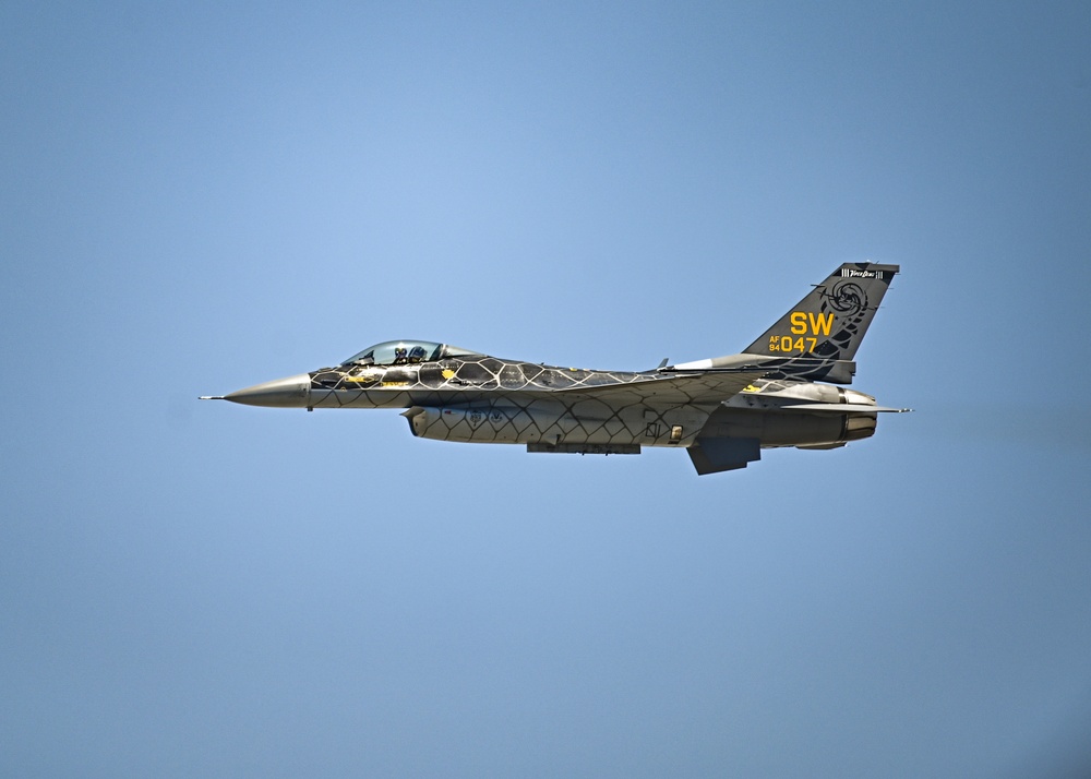 F-16 Viper Demo team participates in FAMEX 2023