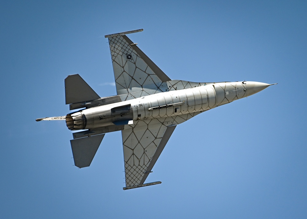 F-16 Viper Demo team participates in FAMEX 2023