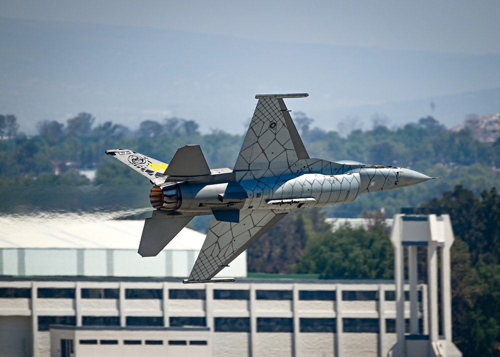 F-16 Viper Demo team participates in FAMEX 2023