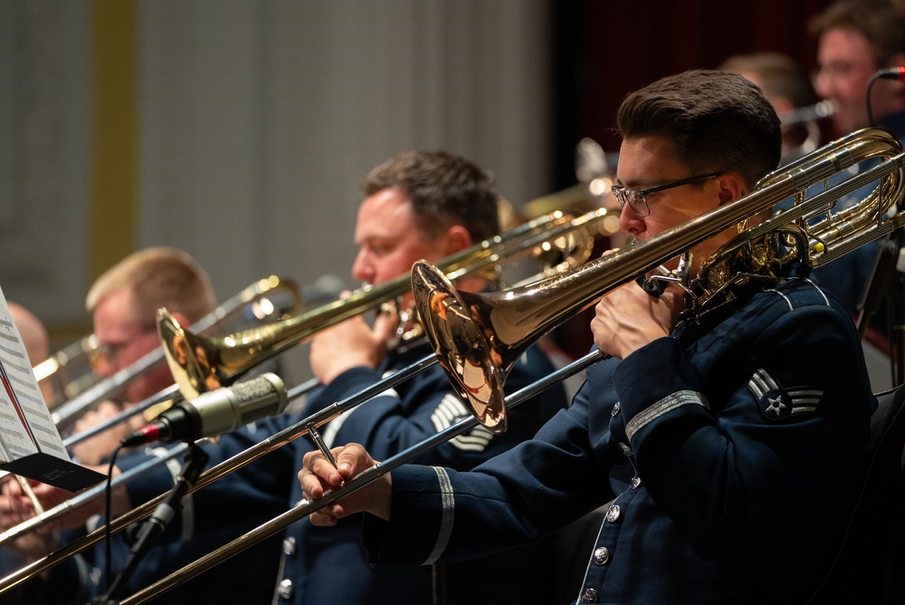 The Commanders Tour the Pacific Northwest