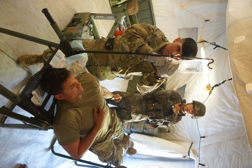 210th Field Artillery Brigade Medics cross-train with Republic of Korea soldiers
