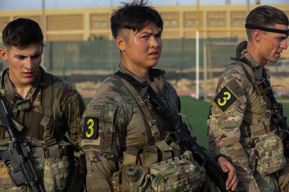 Competitors finish the last physical challenge during U.S. Army Central Best Squad Competition