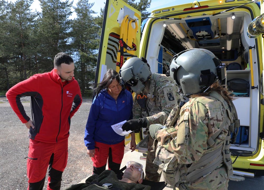 U.S. Army Reserve Soldiers conduct joint MEDEVAC training during Swift Response 23