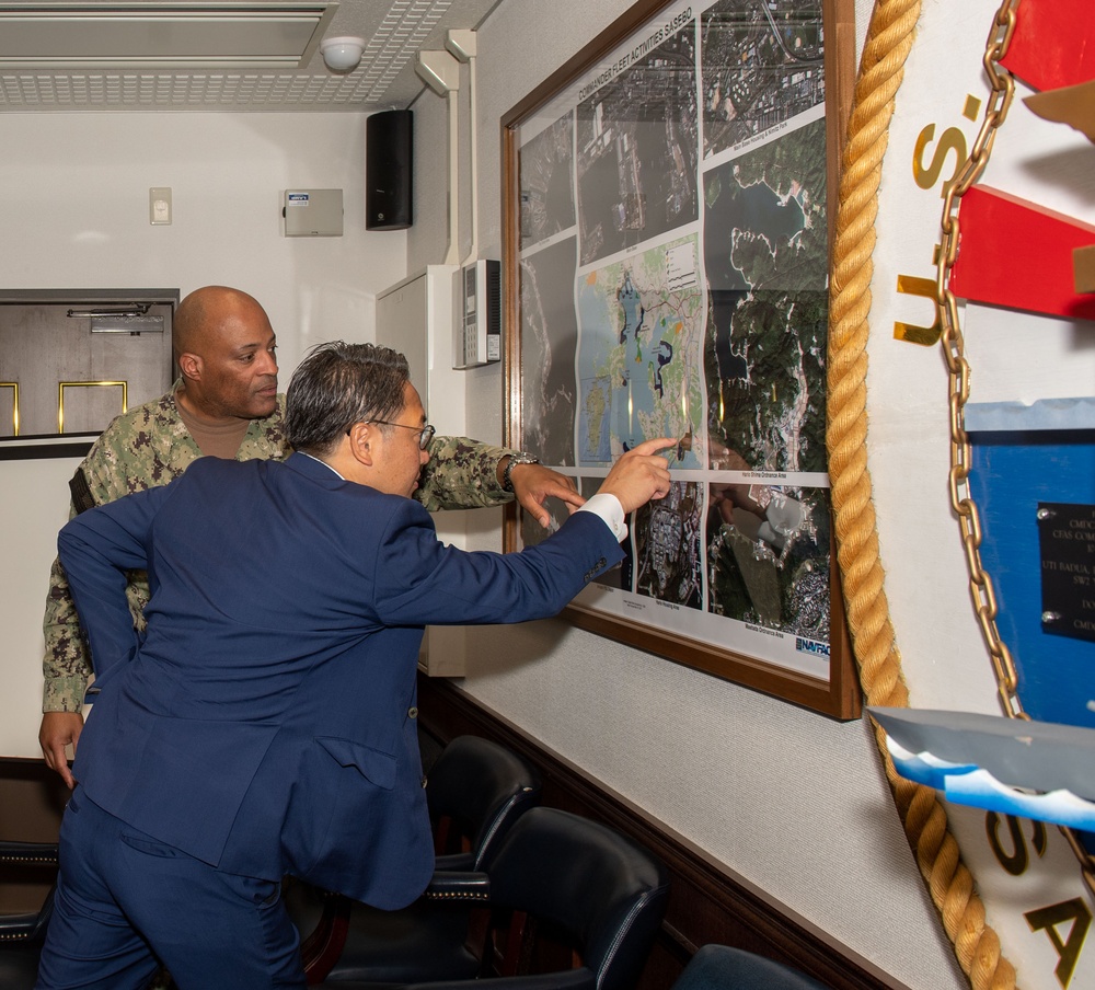 Nagasaki Governor and Sasebo Mayor visit CFAS