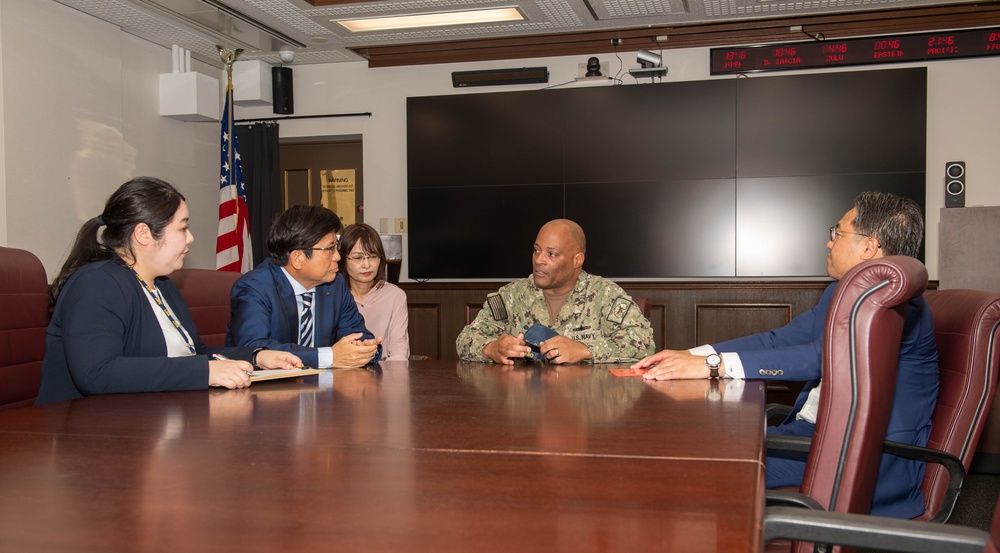 Nagasaki Governor and Sasebo Mayor visit CFAS