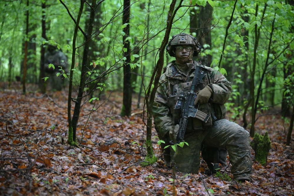 1st Cavalry Soldier Provides Security