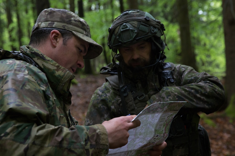 U.S and Solvak Soldier Plan for Mission