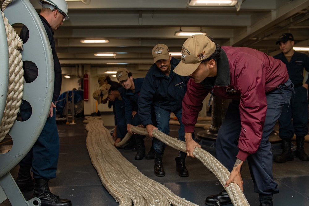 USS Ronald Reagan (CVN 76) Sailors Conduct Training in the Foc’sle