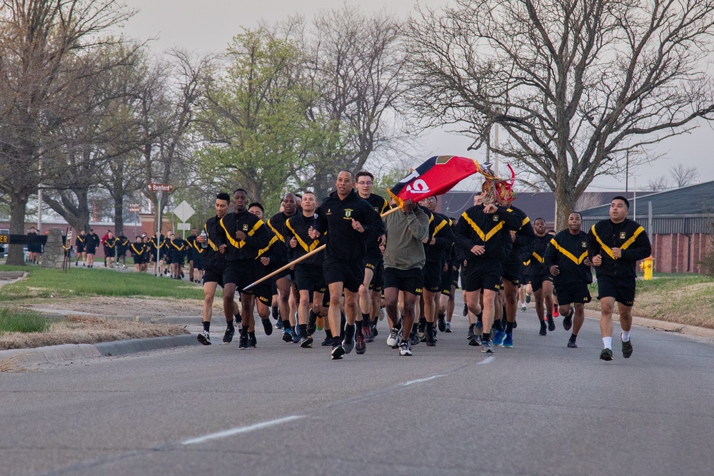 CSM Raby conducts PT with junior enlisted Soldiers