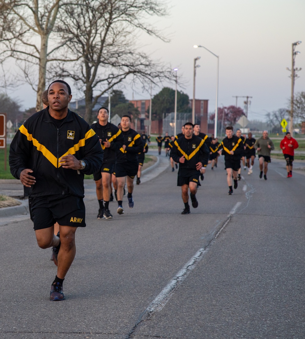 CSM Raby conducts PT with junior enlisted Soldiers