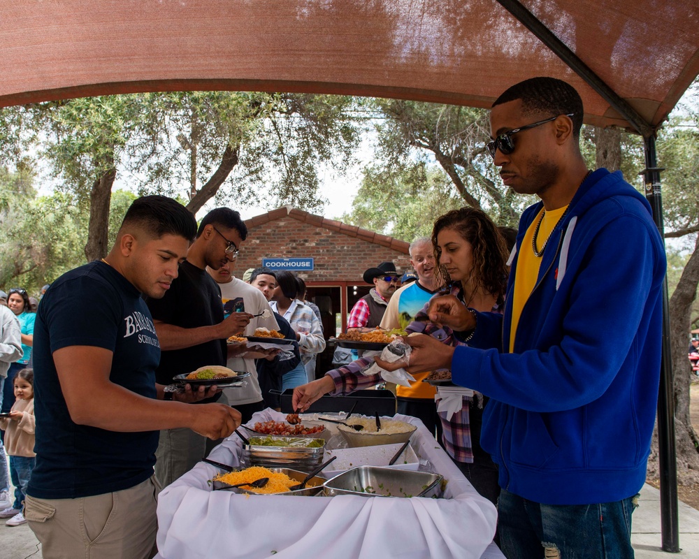 USS Essex Conducts Command Picnic