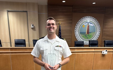 Lt. j.g Receives Mayor's Lifesaving Award