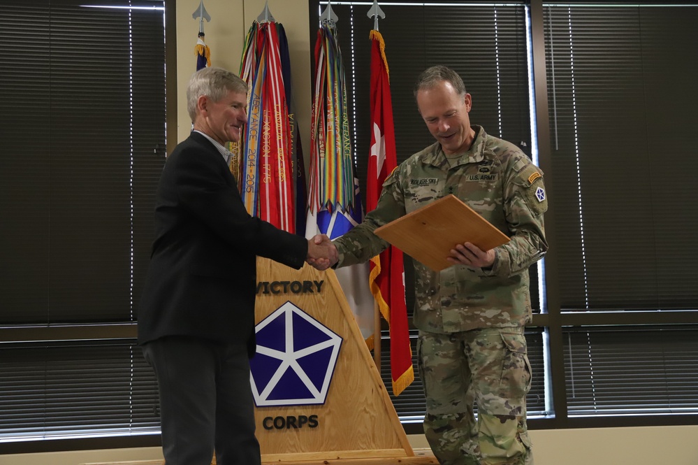 V Corps CG recognized with Distinguished Achievement Award