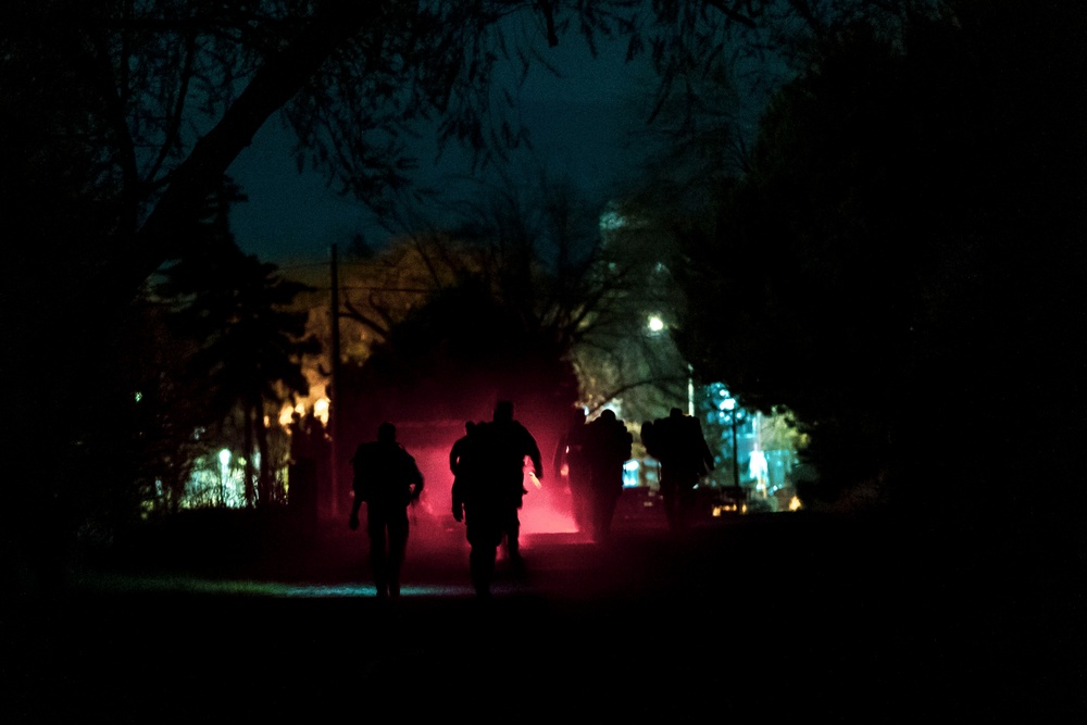 Washington Guardsmen step off with ROTC candidates at Norwegian Foot March