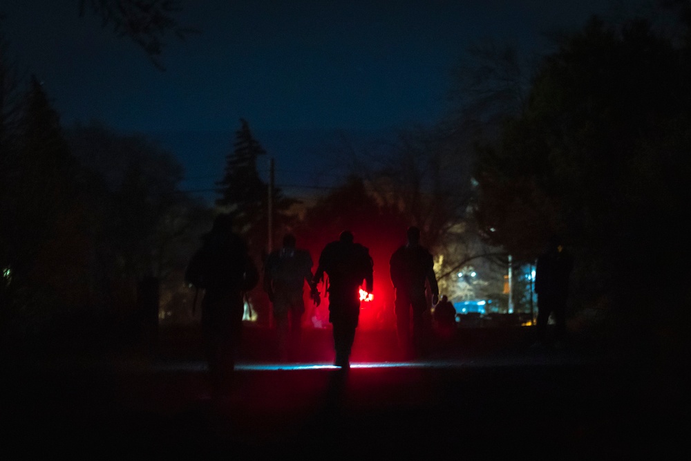 Washington Guardsmen step off with ROTC candidates at Norwegian Foot March