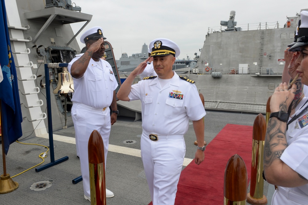 USS Kansas City (LCS 22) Holds Chage of Command Ceremony