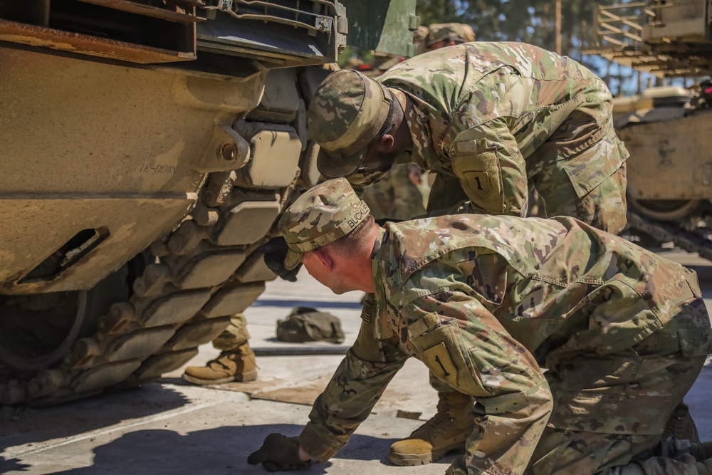 2-70 AR Conduct Maintenance on Tracked Vehicles During Anakonda23