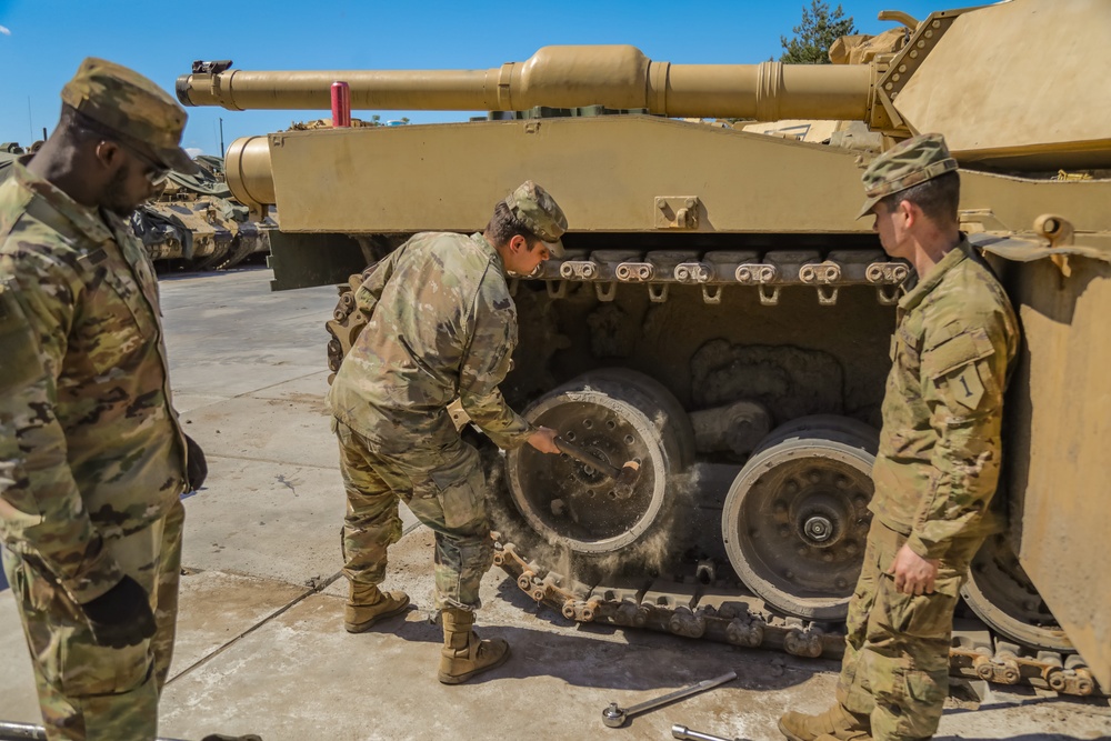 2-70 AR Conduct Maintenance on Tracked Vehicles During Anakonda23