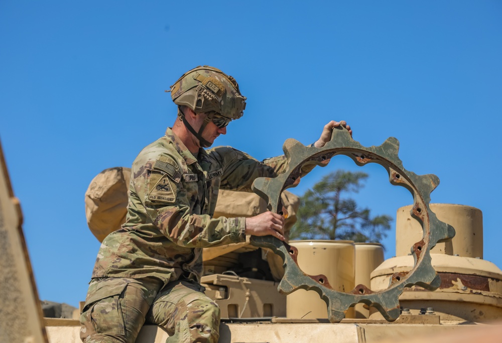 2-70 AR Conduct Maintenance on Tracked Vehicles During Anakonda23