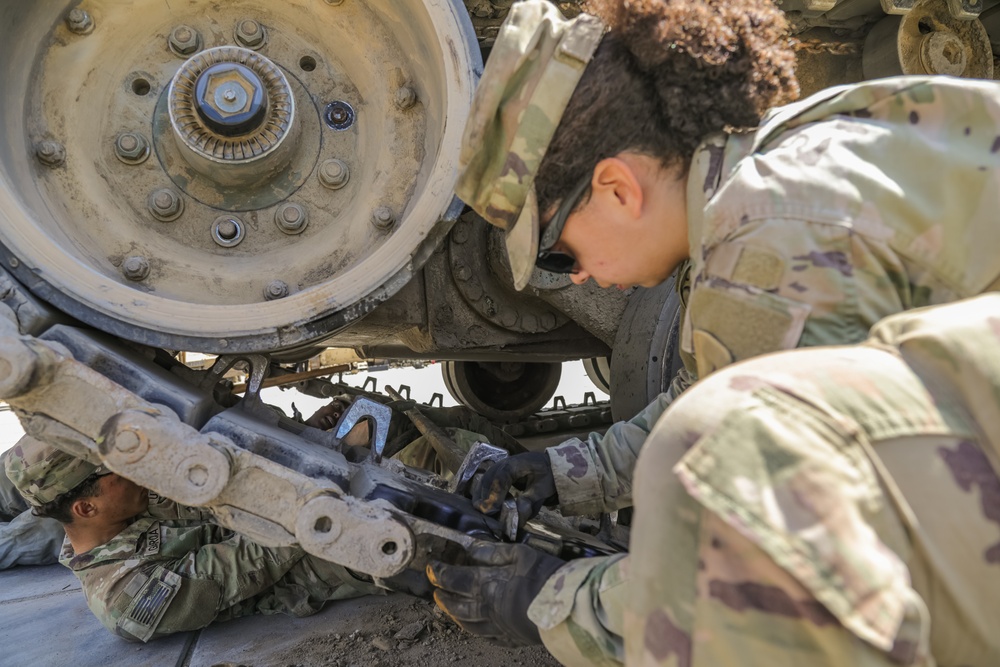 2-70 AR Conduct Maintenance on Tracked Vehicles During Anakonda23