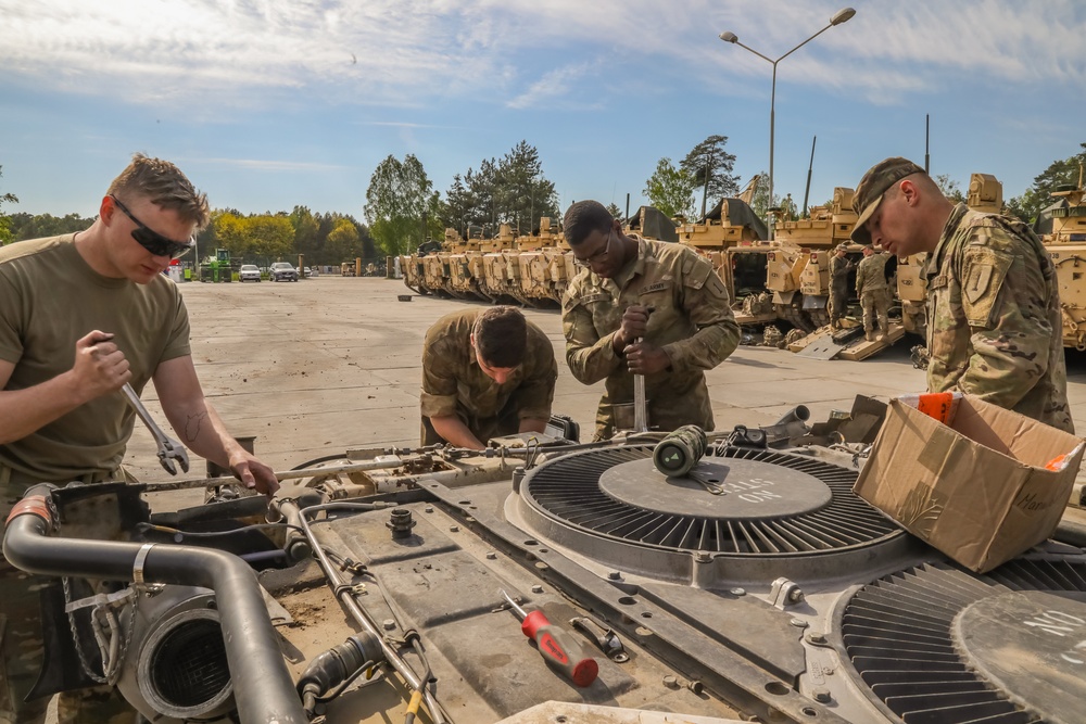 2-70 AR Conduct Maintenance on Tracked Vehicles During Anakonda23