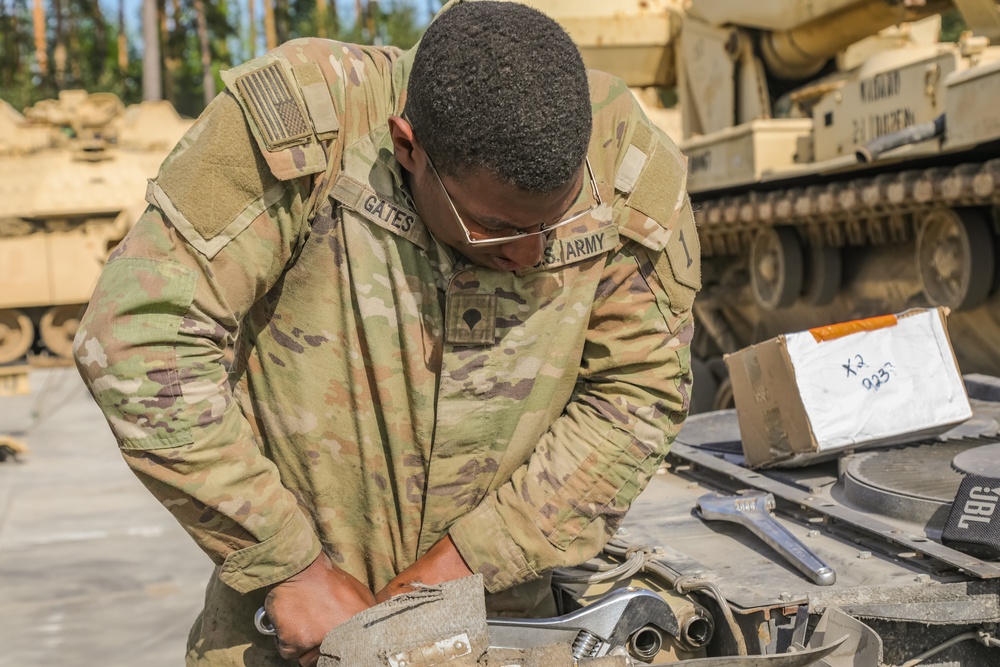 2-70 AR Conduct Maintenance on Tracked Vehicles During Anakonda23