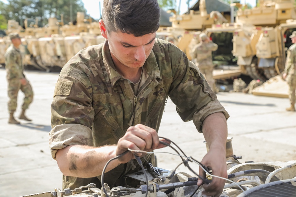 2-70 AR Conduct Maintenance on Tracked Vehicles During Anakonda23