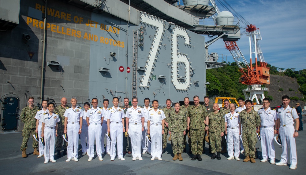 Commander, Task Force 70 Conducts Flag Talks with JMSDF