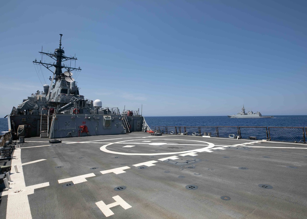 USS Arleigh Burke Conducts Passing Exercise with Royal Saudi Navy