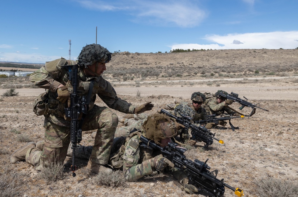 DVIDS - Images - U.S. Army Soldiers Conduct Team Movements And Drills ...