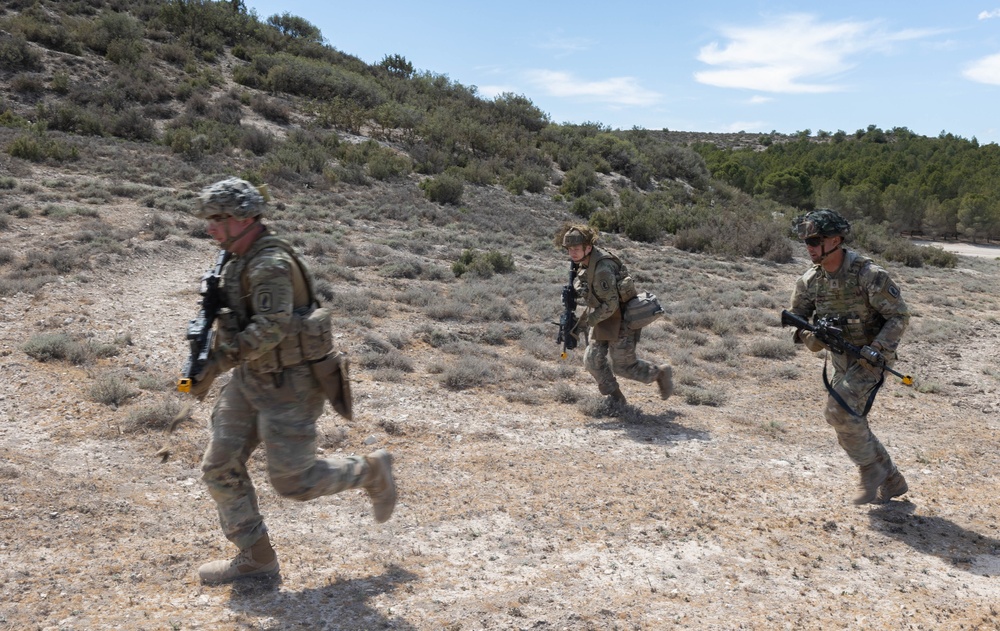 DVIDS - Images - U.S. Army Soldiers conduct team movements and drills ...