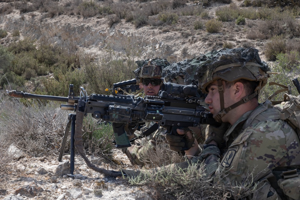 DVIDS - Images - U.S. Army Soldiers Conduct Team Movements And Drills ...