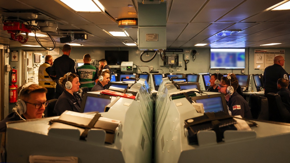 Fighter Controllers on board HMS Defender