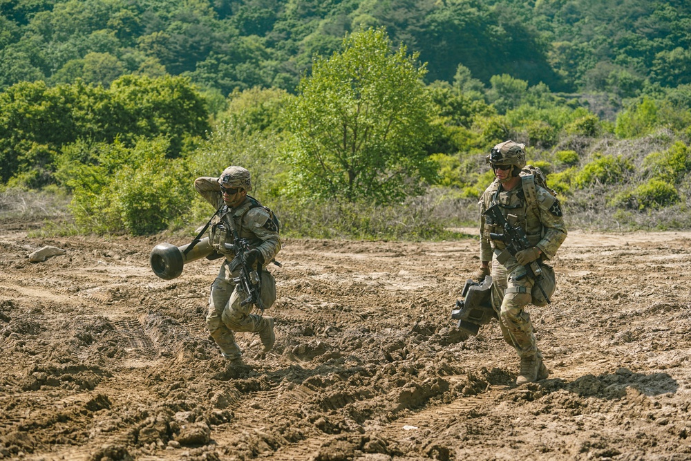 1-17 IN conducts company live fire exercise