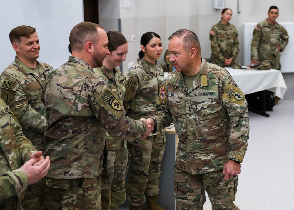 Maj. Gen. Hale Visits Camp Kosciuszko