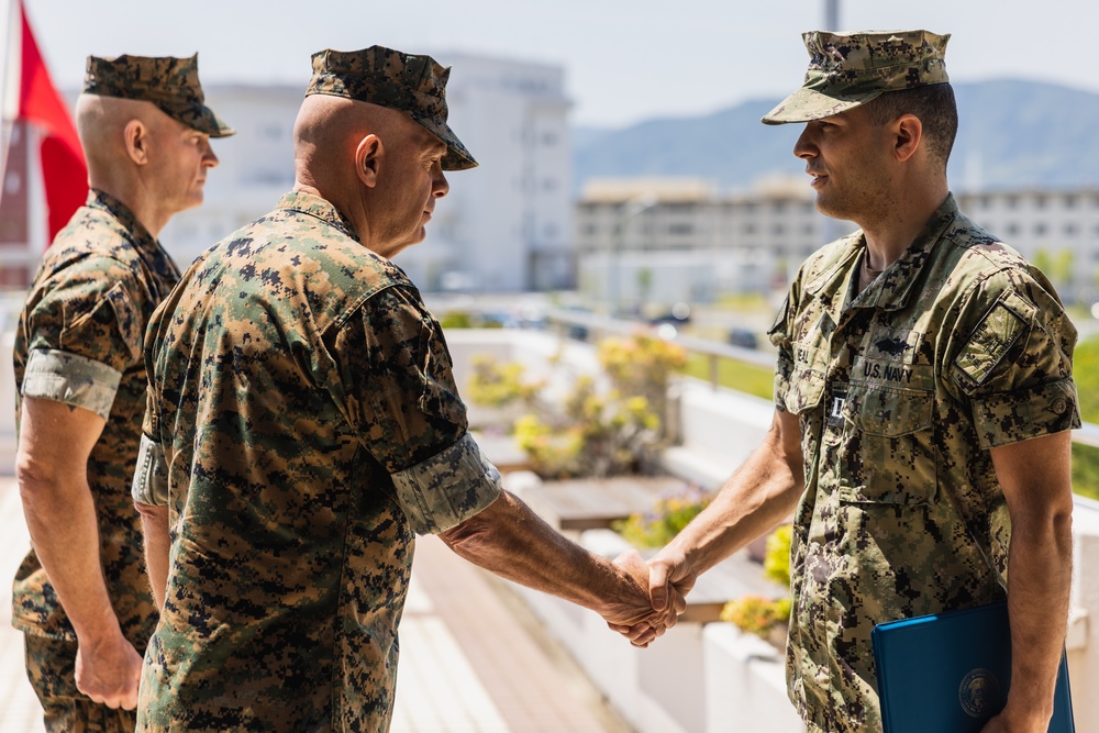 Commandant, Sergeant Major of the Marine Corps visit Marine Corps Air Station Iwakuni