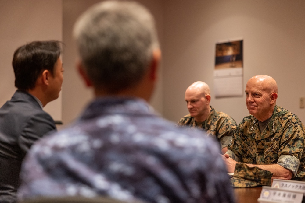 Commandant, Sergeant Major of the Marine Corps visit Marine Corps Air Station Iwakuni