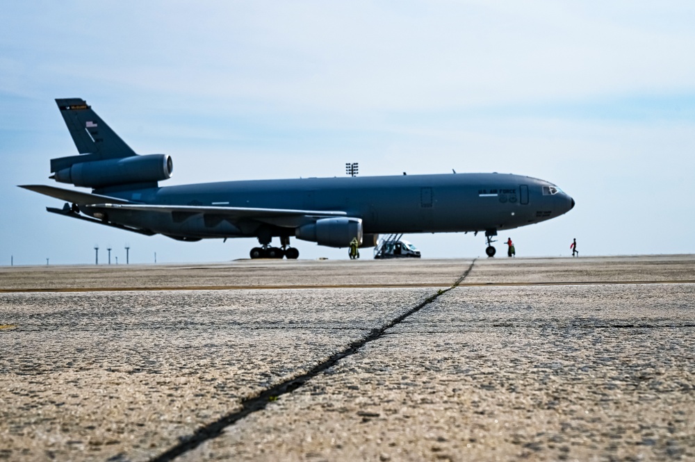 The 305th AMW flies last sortie with the KC-10