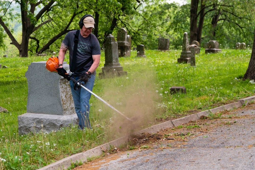 Airmen clean-up local cemetery